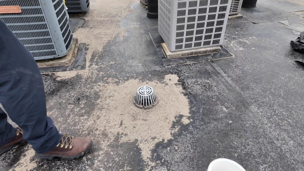Drain Maintenance on Rubber Roof by ID Flat Roof