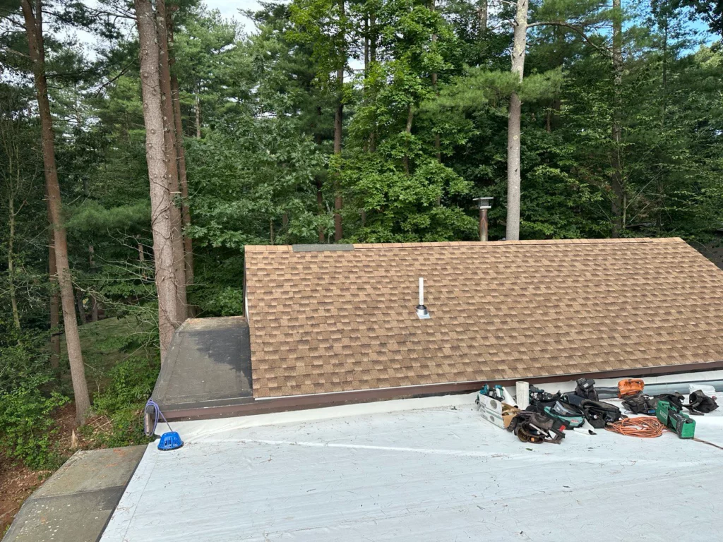 Roofing Wayland - ready-made shingles and pvc flat roof