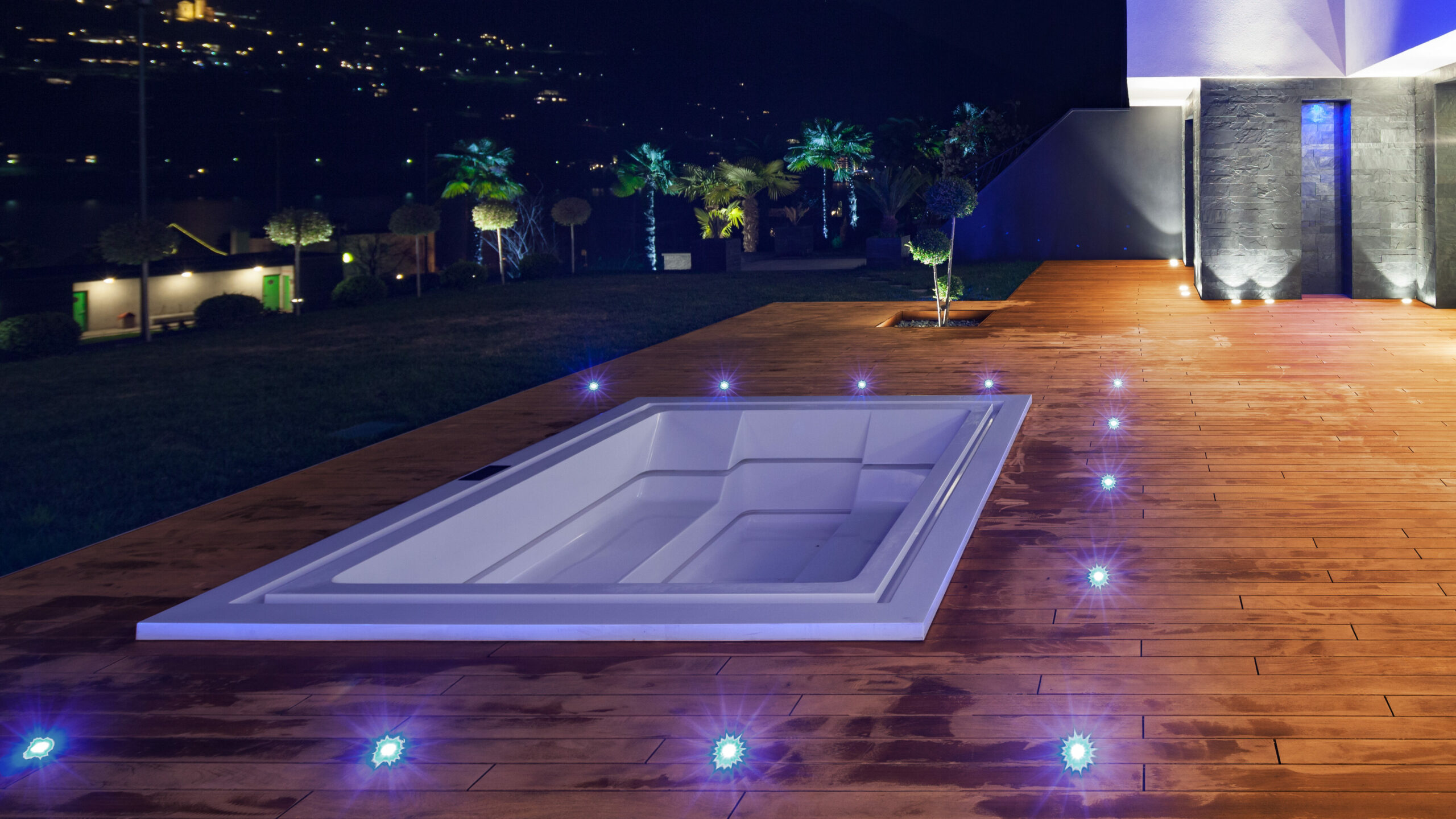 low-voltage lighting systems for wood deck